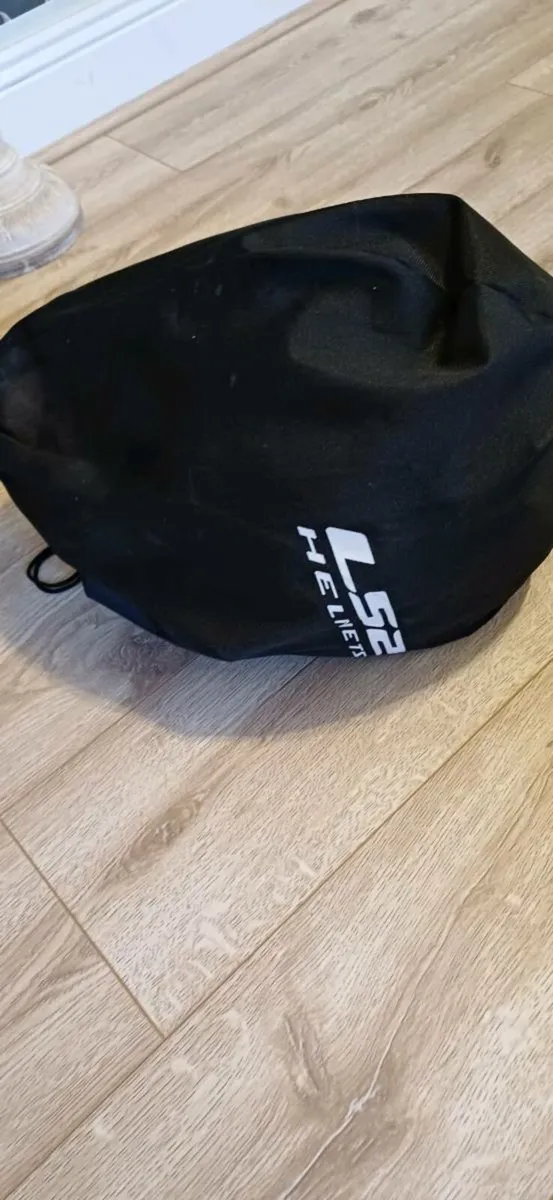 Motorcycle helmet - Image 2