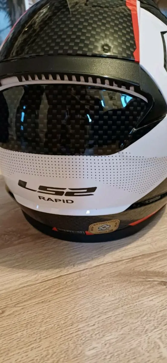 Motorcycle helmet - Image 4