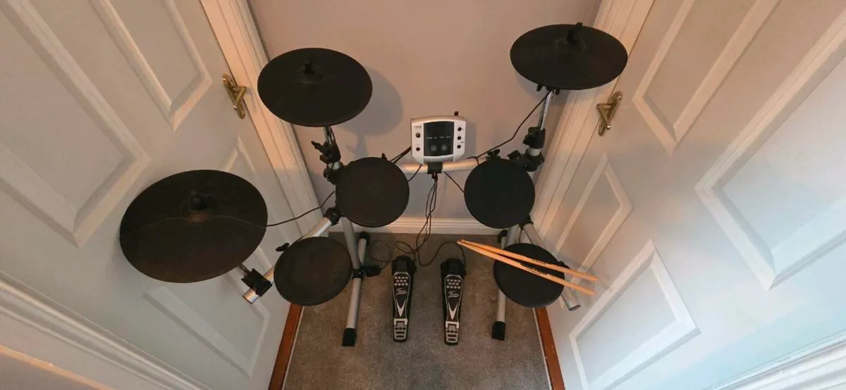 Complete 7 piece Electronic drum kit - Image 1