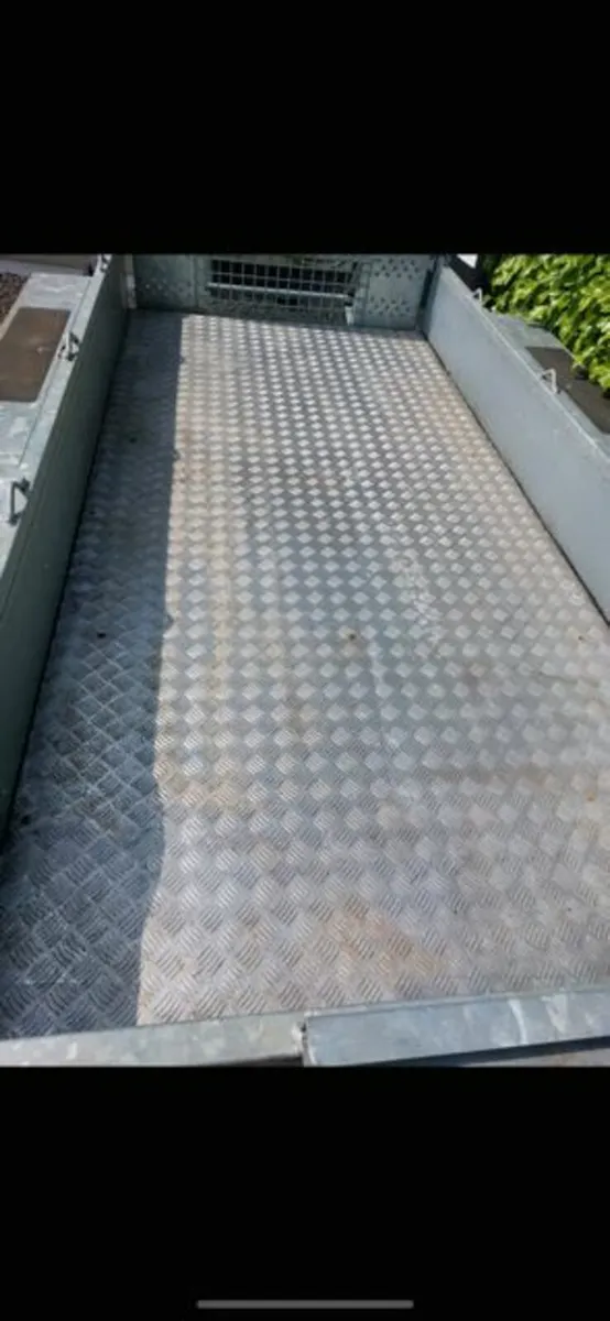 Trailer - Image 2