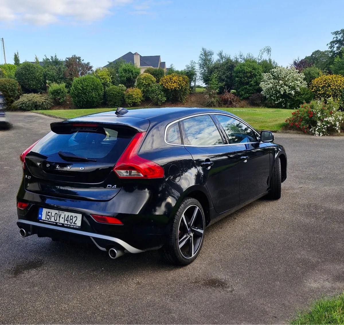 Volvo V40 2.0L R Design - Image 2