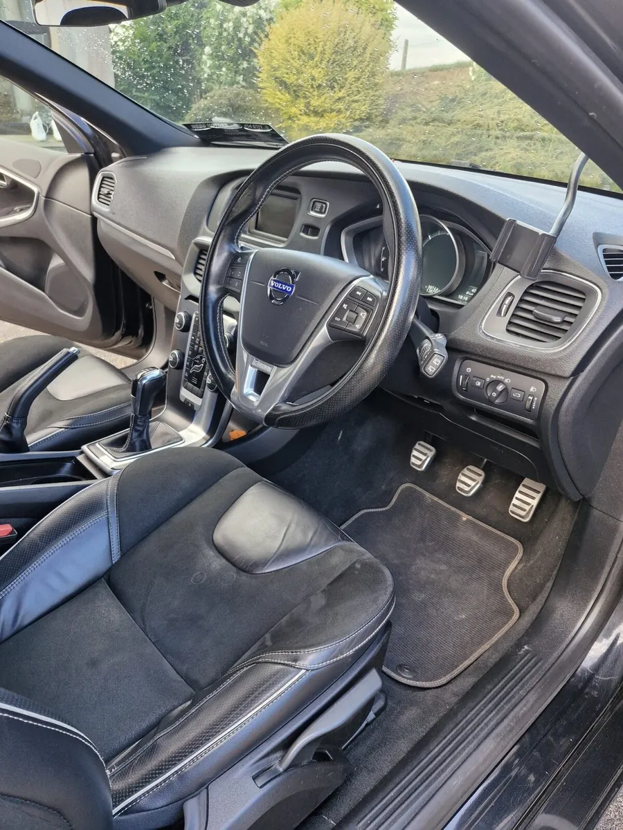 Volvo V40 2.0L R Design - Image 3