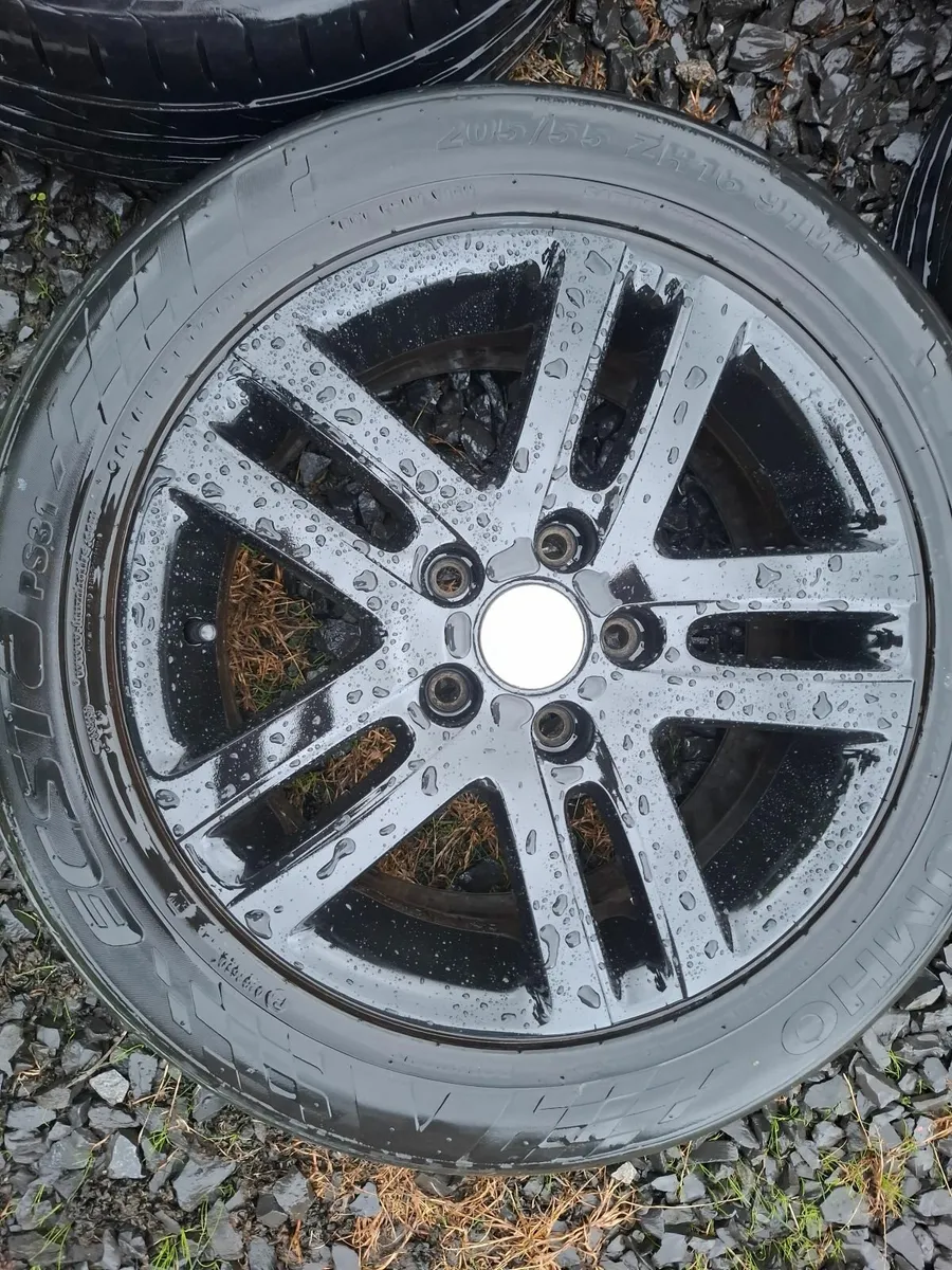 16" Genuine Vw Alloys with tyres - Image 1