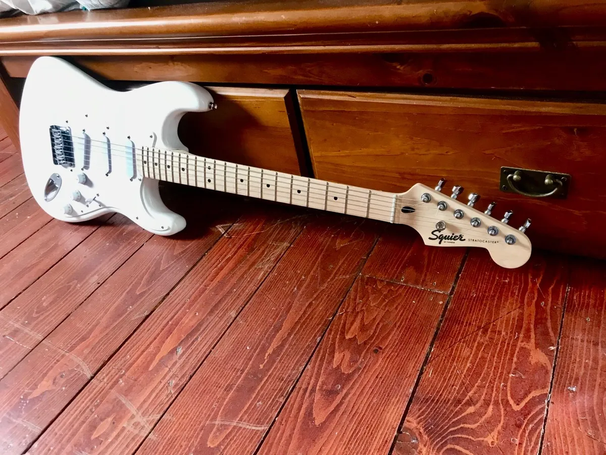 Squire Sonic Stratocaster - Image 2