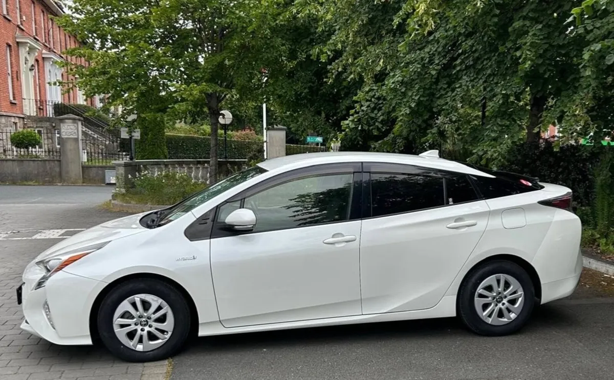 Toyota Prius 2015 - Image 3