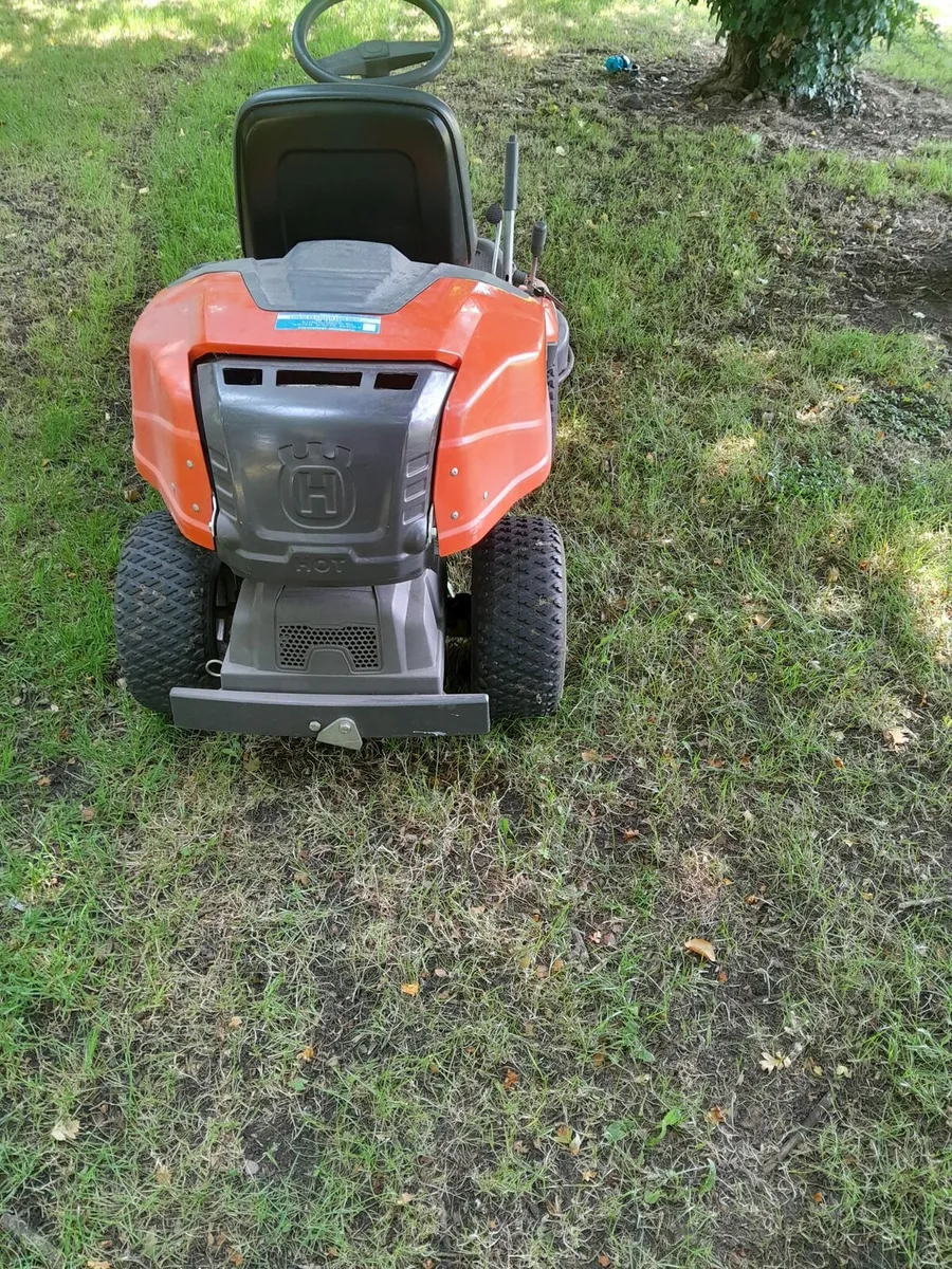 Husqvarna R216 ride on lawnmower - Image 4
