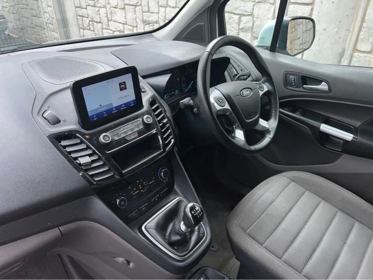 Ford Transit Connect 240 Limited Edition T - Image 2