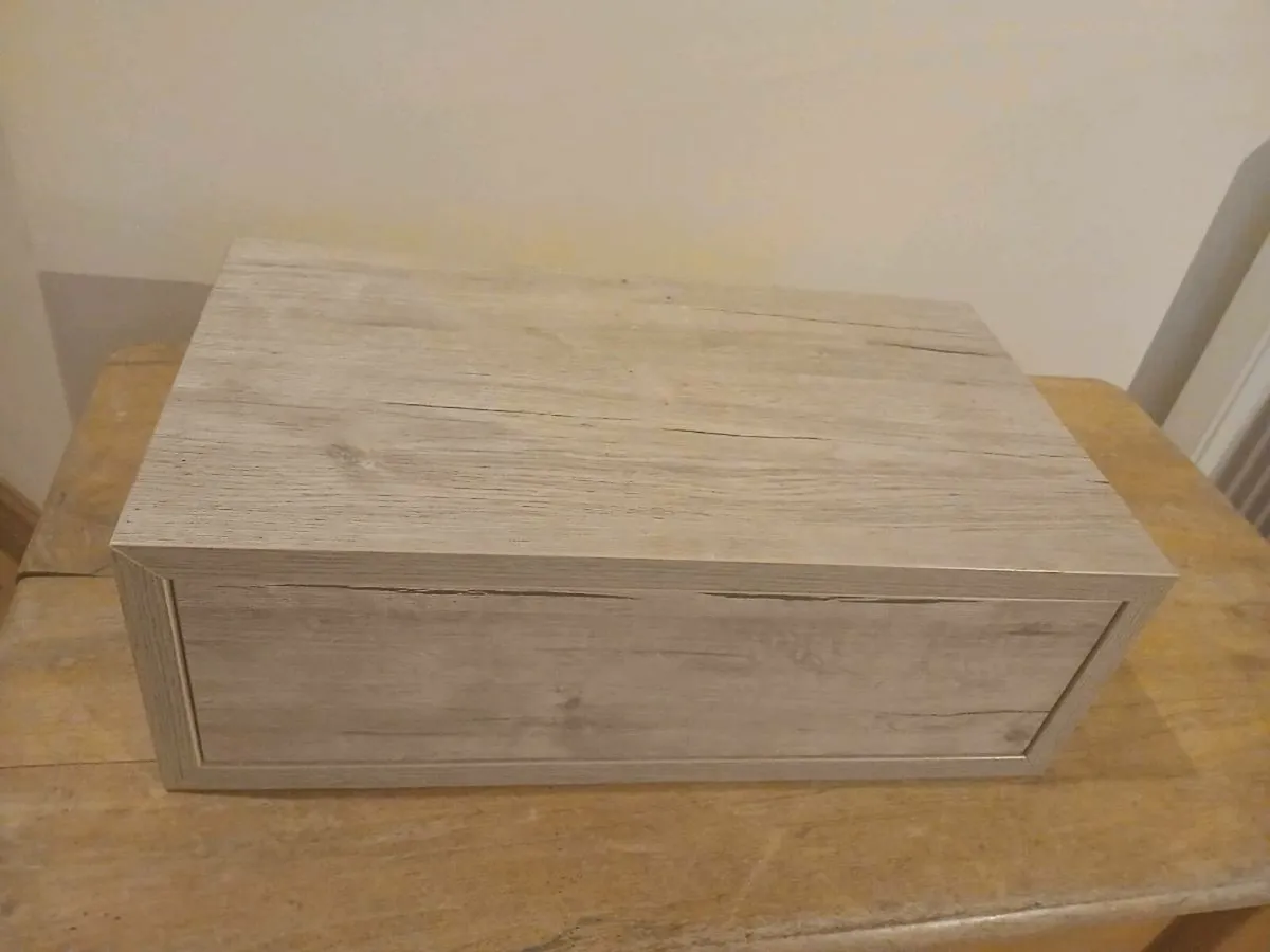 Wall mounted shelf - Image 1