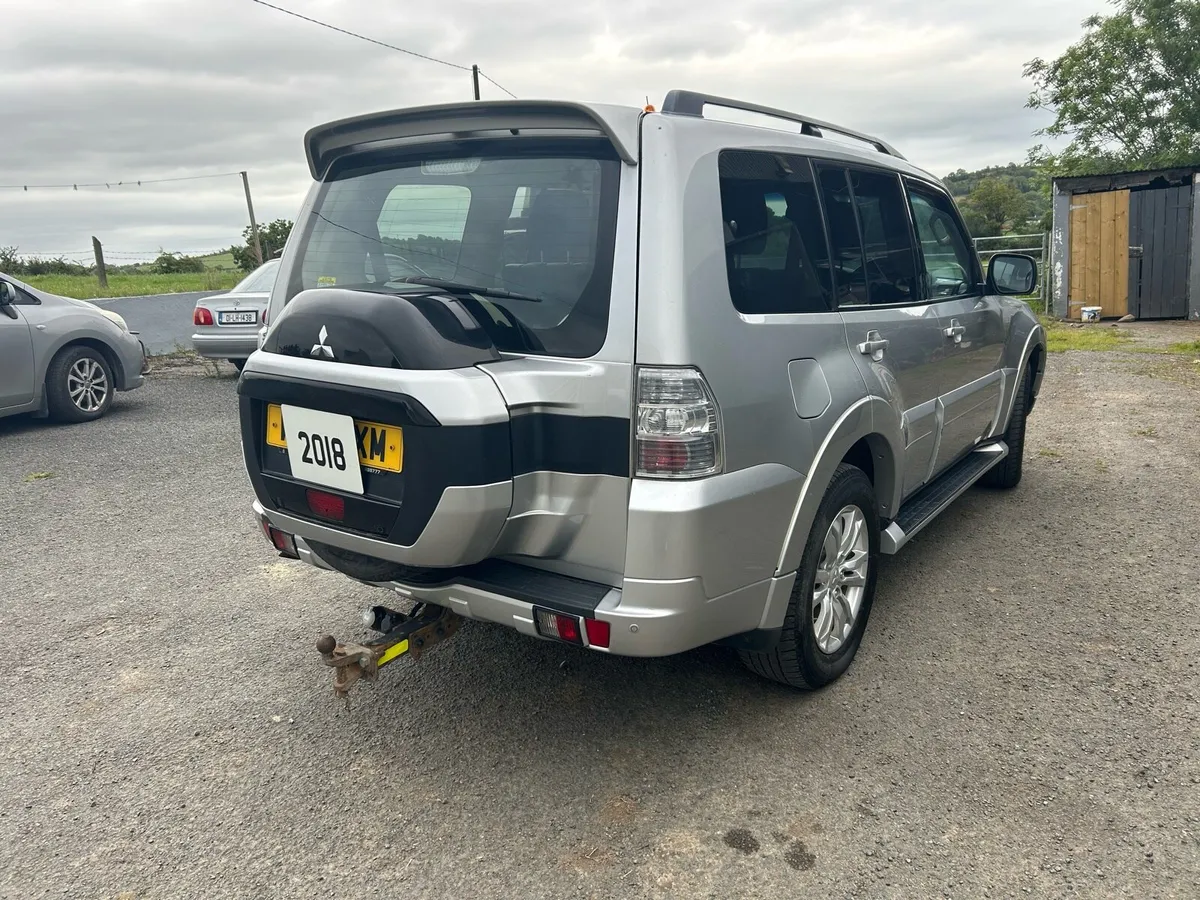 2018 Mitsubishi pajero 3.2 automatic 7 seater - Image 3