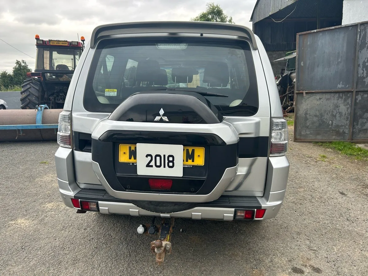 2018 Mitsubishi pajero 3.2 automatic 7 seater - Image 4