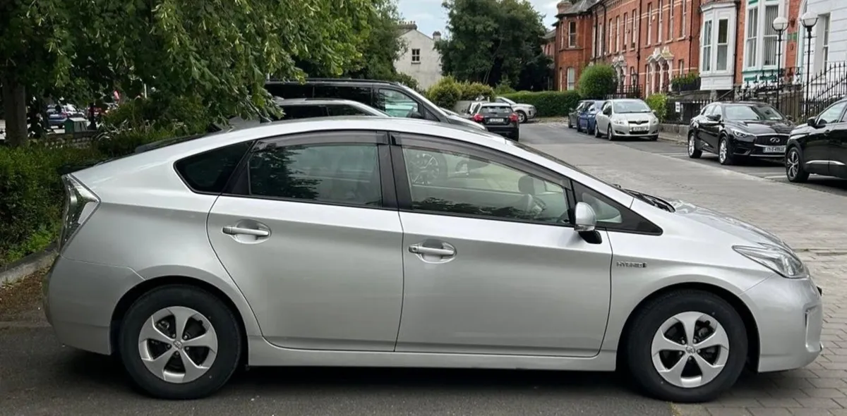 Toyota Prius 2014 - Image 2