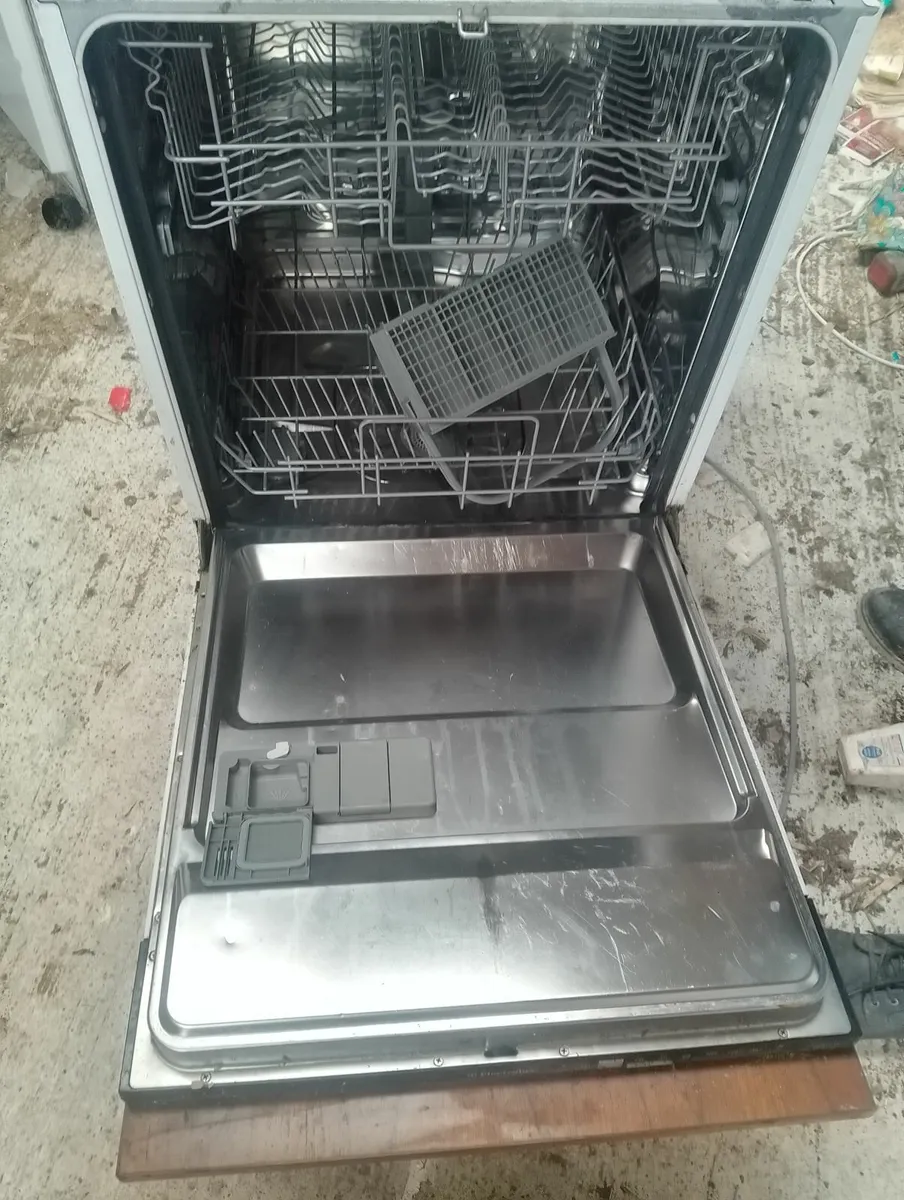 Dishwasher - Image 1