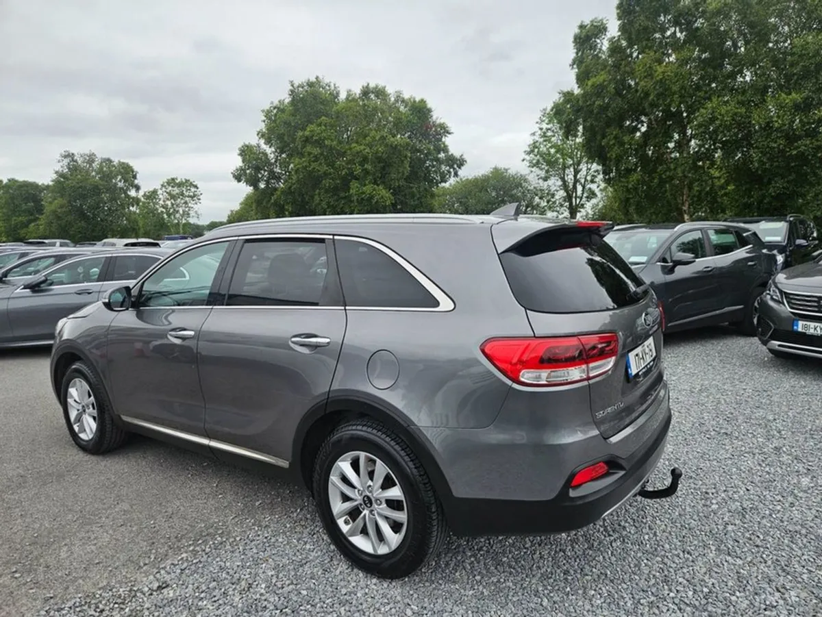 Kia Sorento Platinum 4X2 5DR - Image 4