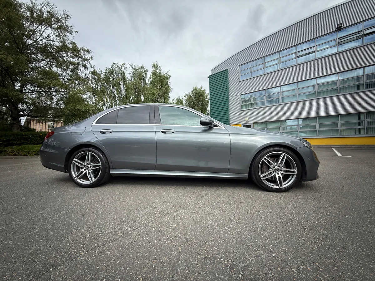 Mercedes-Benz E220 CDI AMG LINE Premium Plus - Image 3
