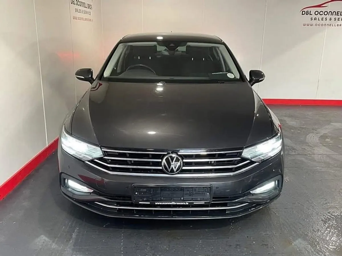 Volkswagen Passat Business 2.0 TDI Manual 6speed - Image 3
