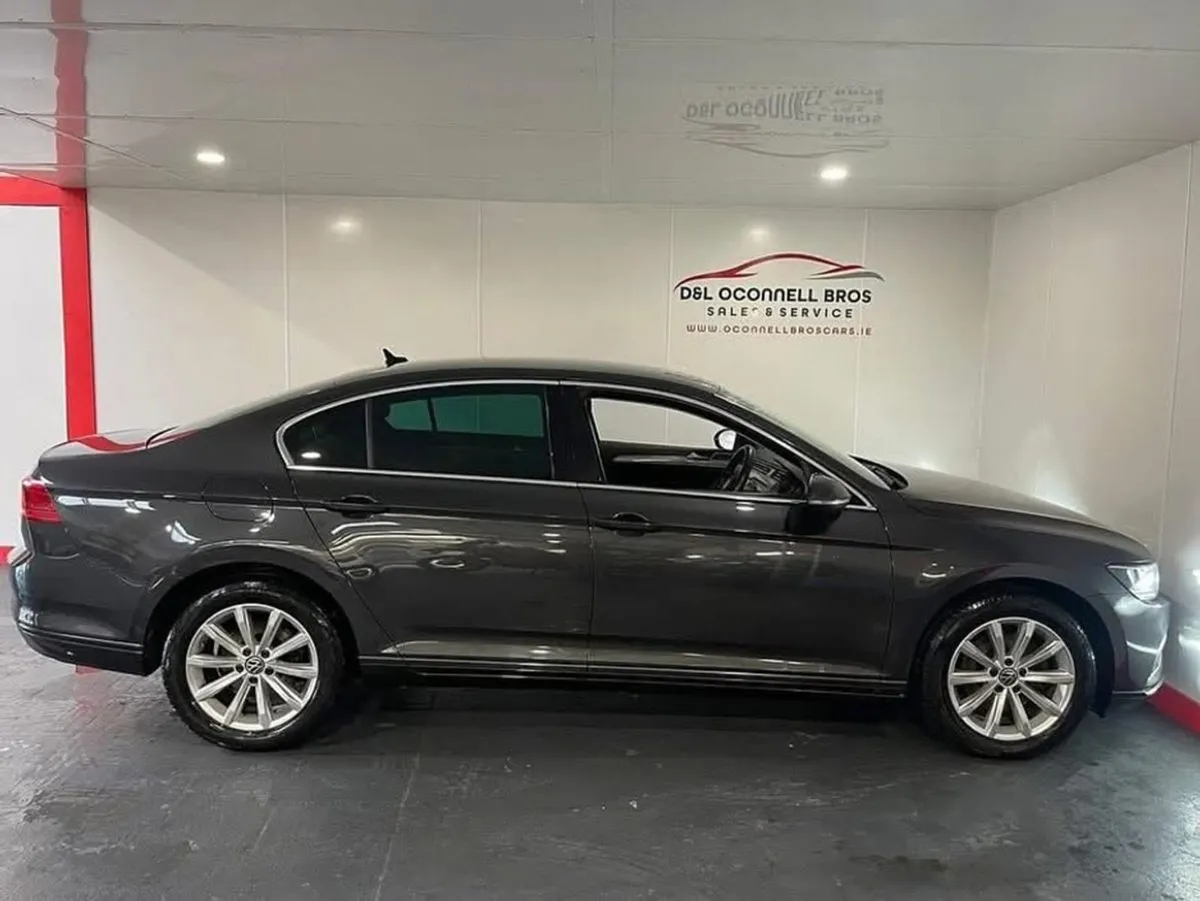 Volkswagen Passat Business 2.0 TDI Manual 6speed - Image 4