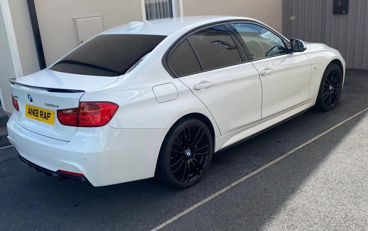 BMW 3-Series 2015 - Image 2