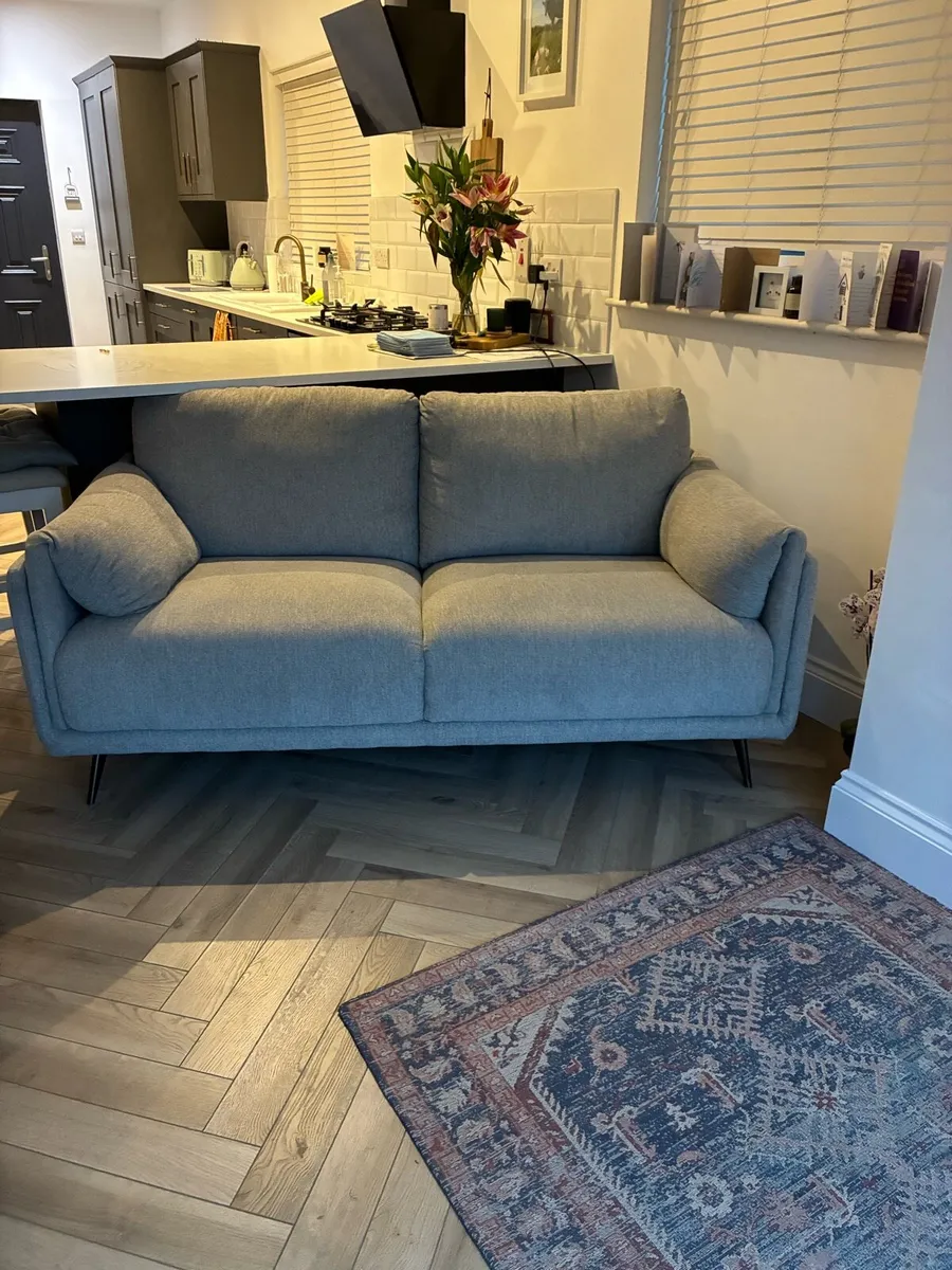 Couch - Image 2