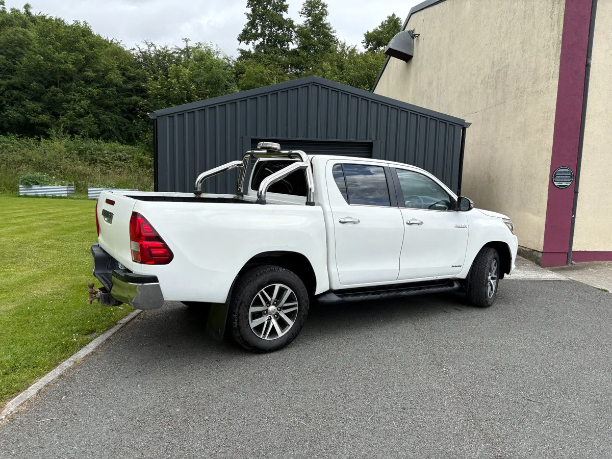 2018 Toyota Hilux Invincible - Image 4