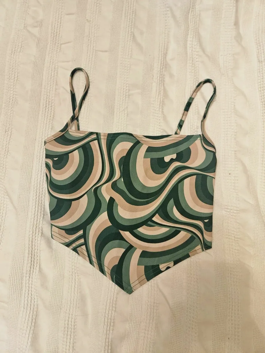 🌀💚 Trendy Pink Vanilla Swirl Handkerchief Top! - Image 1