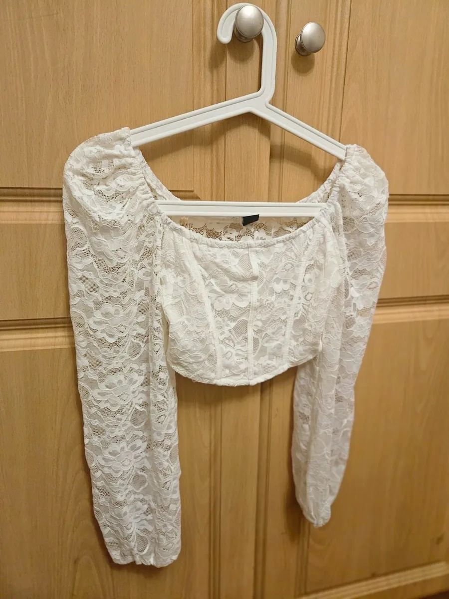 🤍🌸 Delicate White Lace Shein Crop Top! 🌸🤍 - Image 1