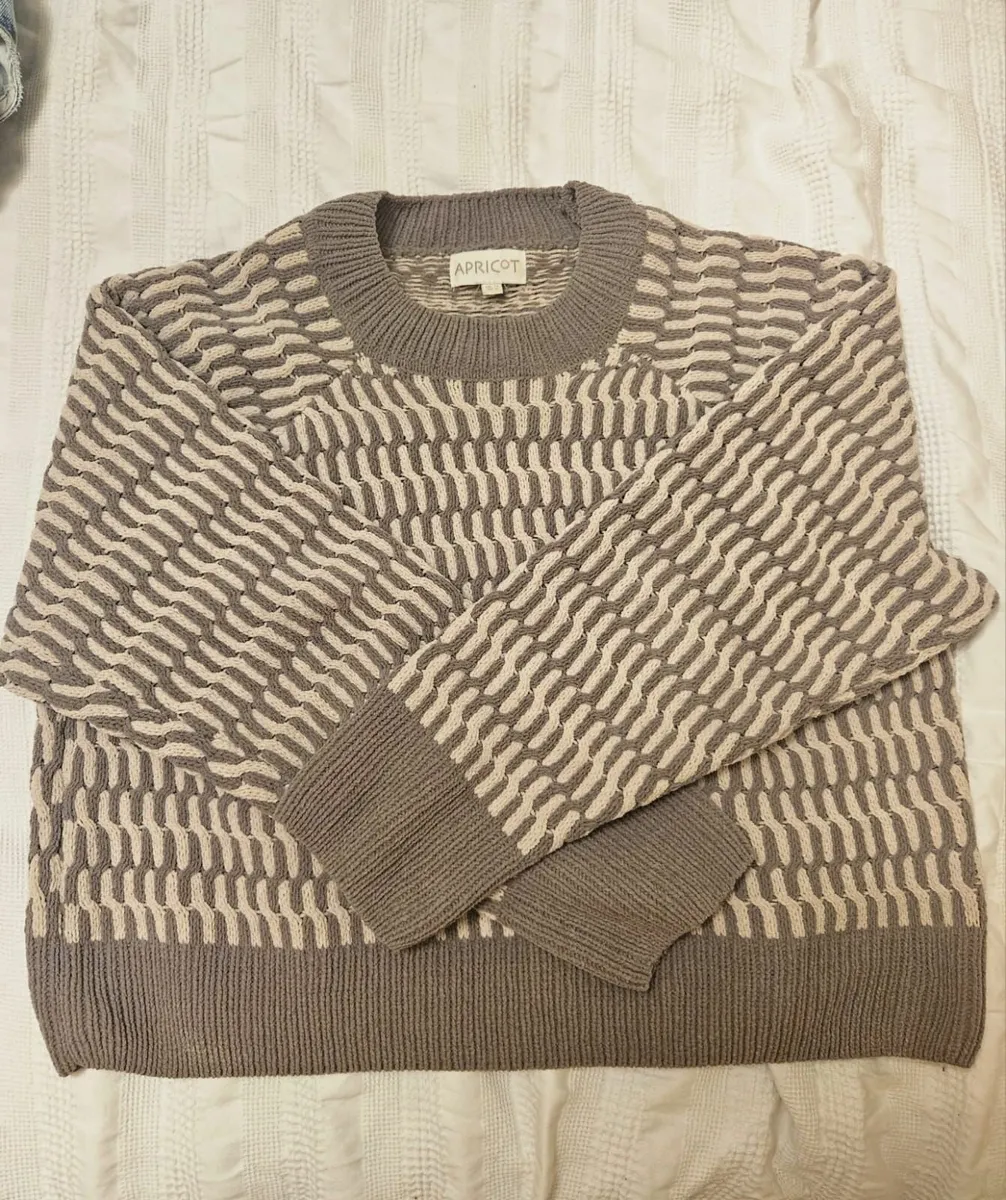 🧶✨ Cosy & Stylish Apricot Patterned Knit Jumper! - Image 2