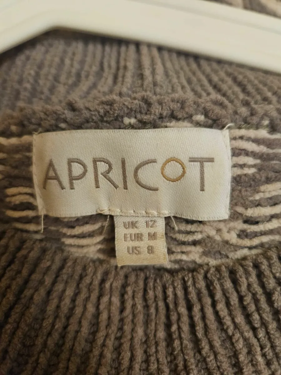 🧶✨ Cosy & Stylish Apricot Patterned Knit Jumper! - Image 3
