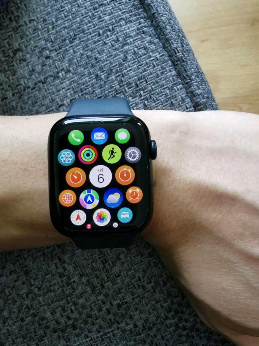 Apple watch 8 series 45 mm - Image 3