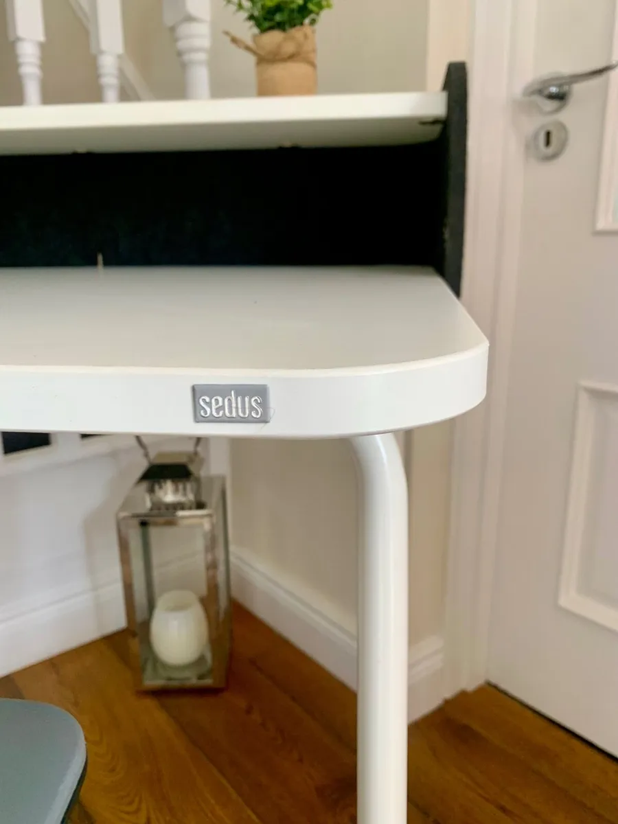 Desk and chair - Image 1