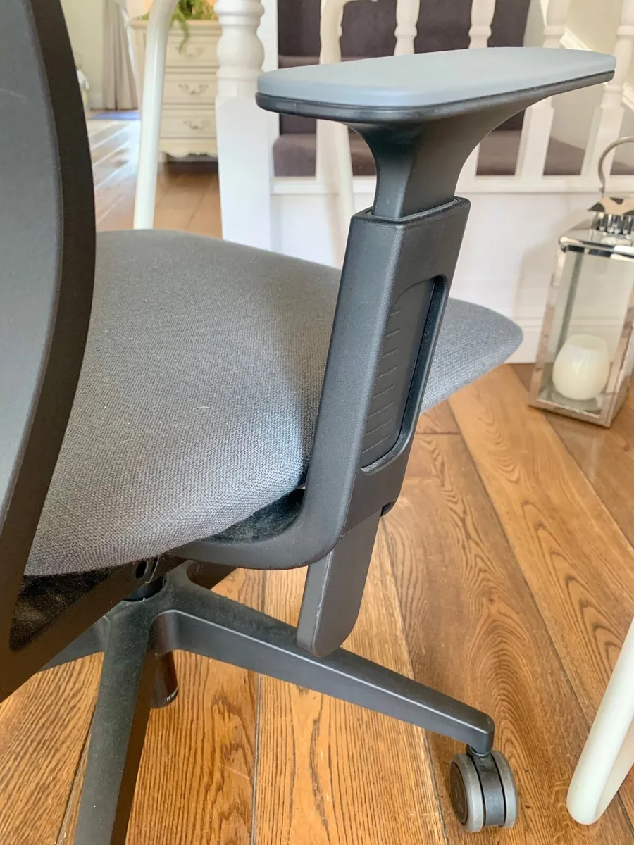 Desk and chair - Image 3