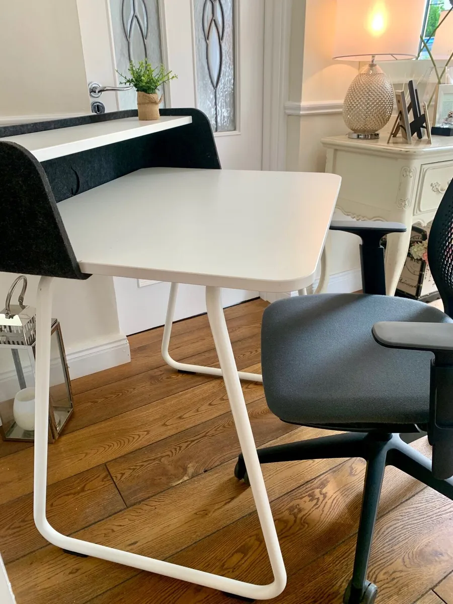 Desk and chair - Image 4