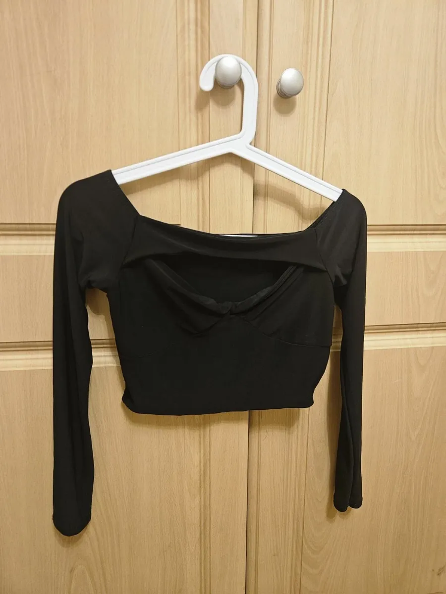 🖤✨ Sleek Black Quiz Cut-Out Long Sleeve Top! ✨🖤 - Image 1