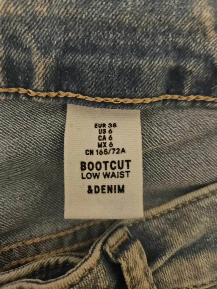 👖💙 Trendy H&M Light Wash Low Waist Bootcut Jeans - Image 2