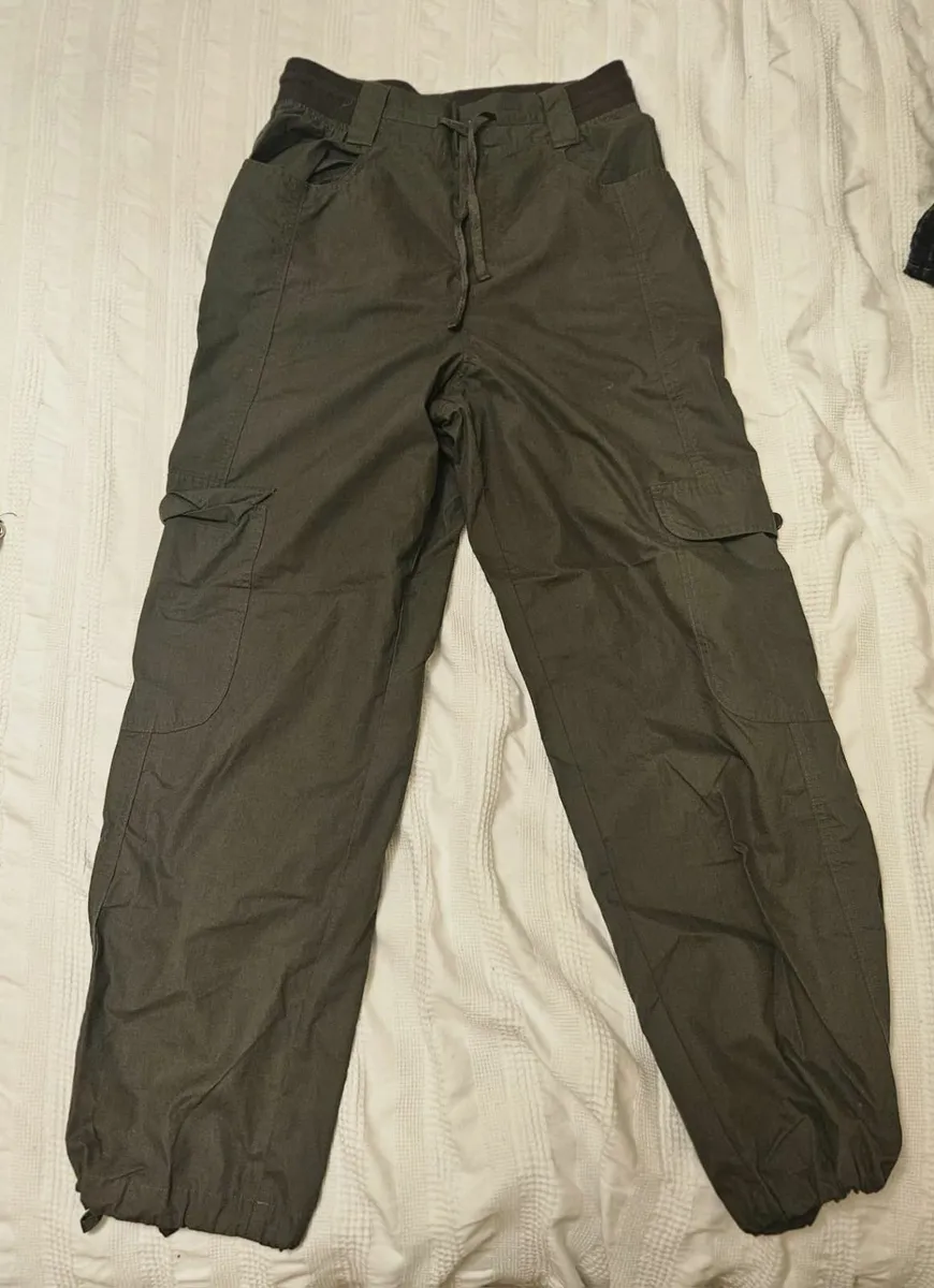 💚👖 Comfortable Dark Green/Grey CISONO Cargo Pant - Image 1
