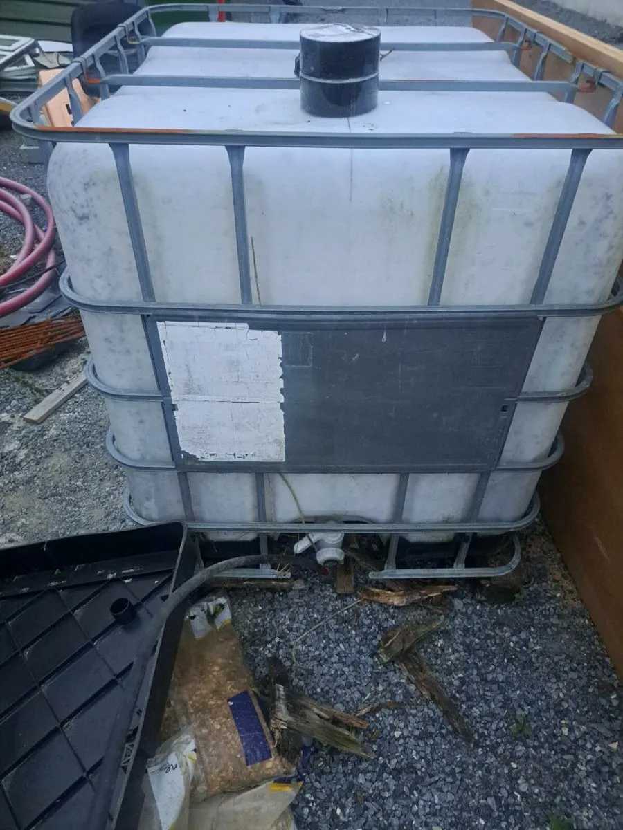 Icb 1000L water tank with 1 pipe connections - Image 1