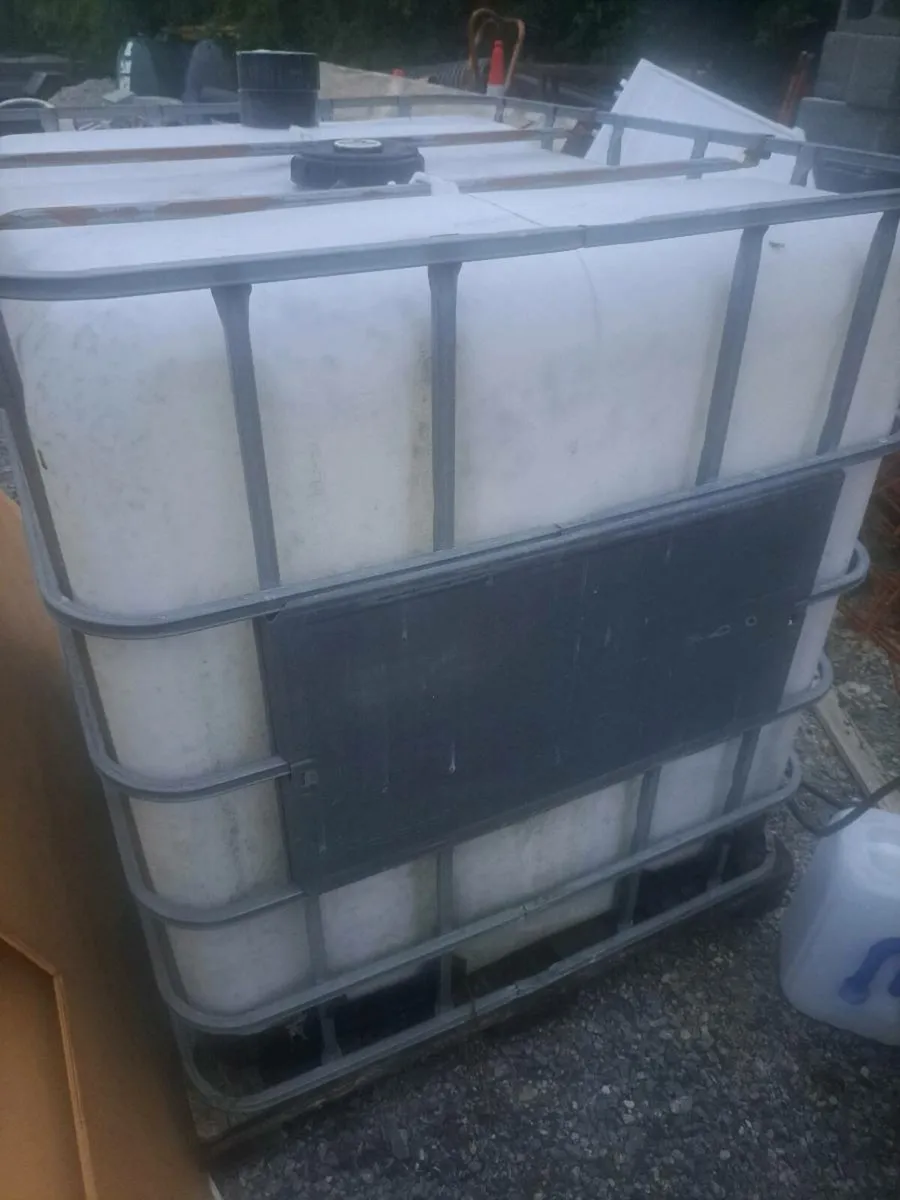 Icb 1000L water tank with 1 pipe connections - Image 3