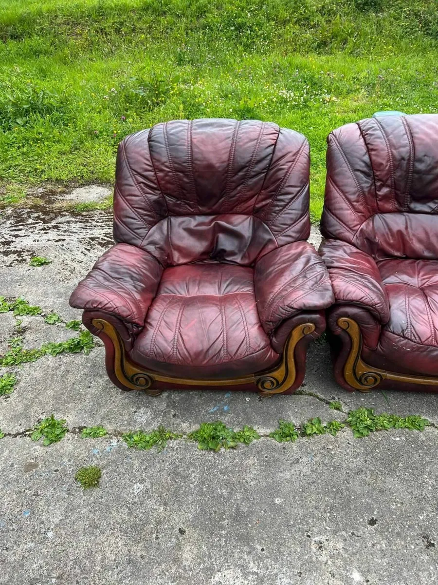 2 Leather chairs and sofa - Image 4