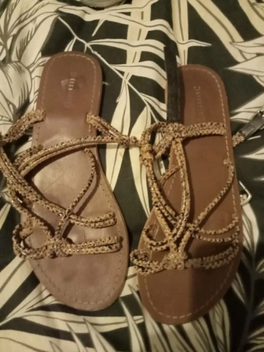 Ladies sandals size 5
