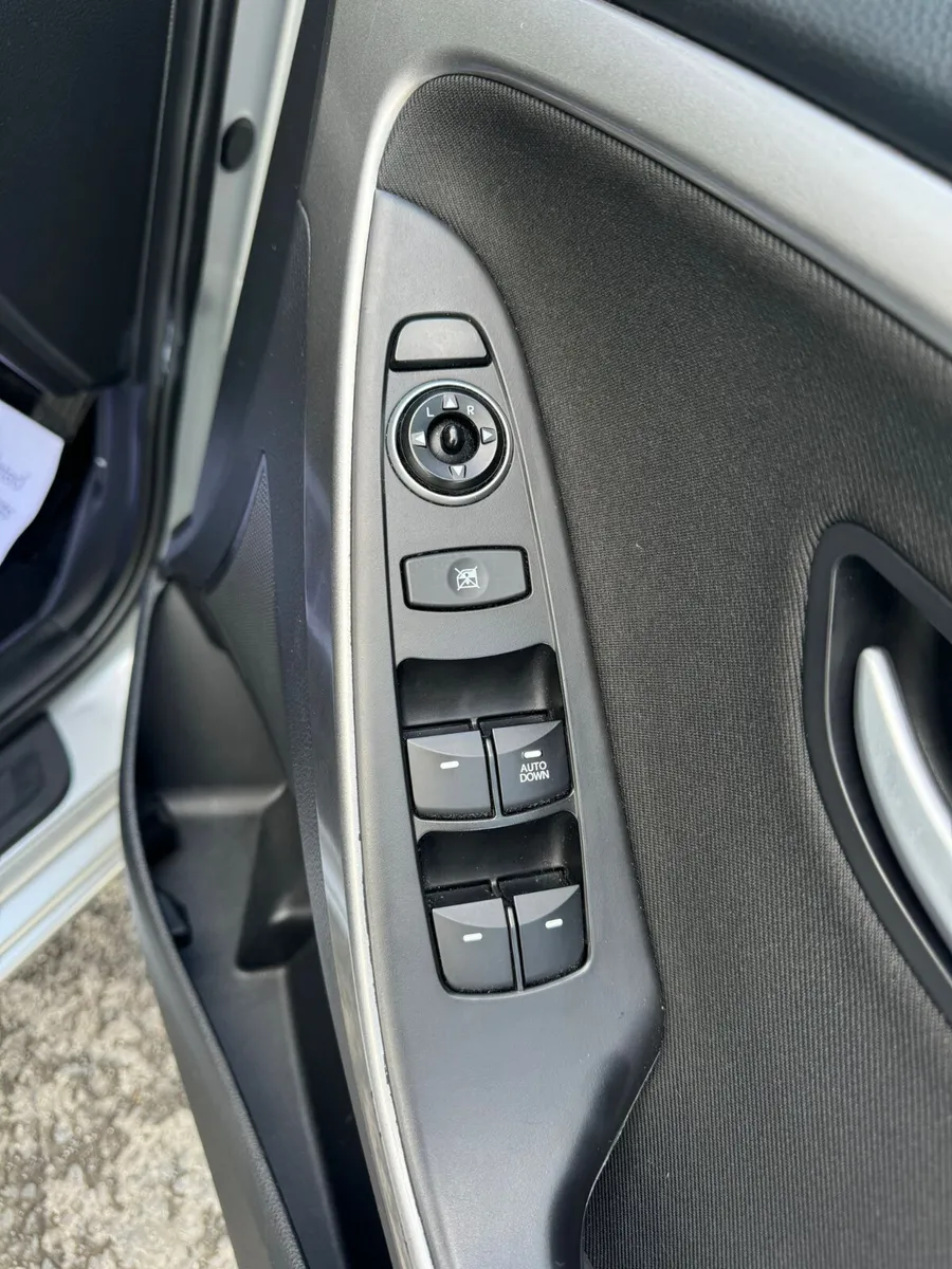 i30 2013 DELUXE 1.6 CRDi TOURER ESTATE - Image 3