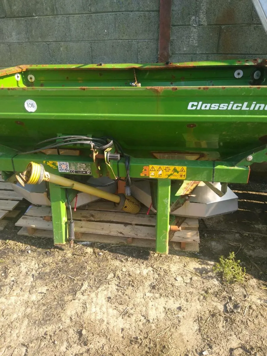 Fertilizer spreader - Image 2