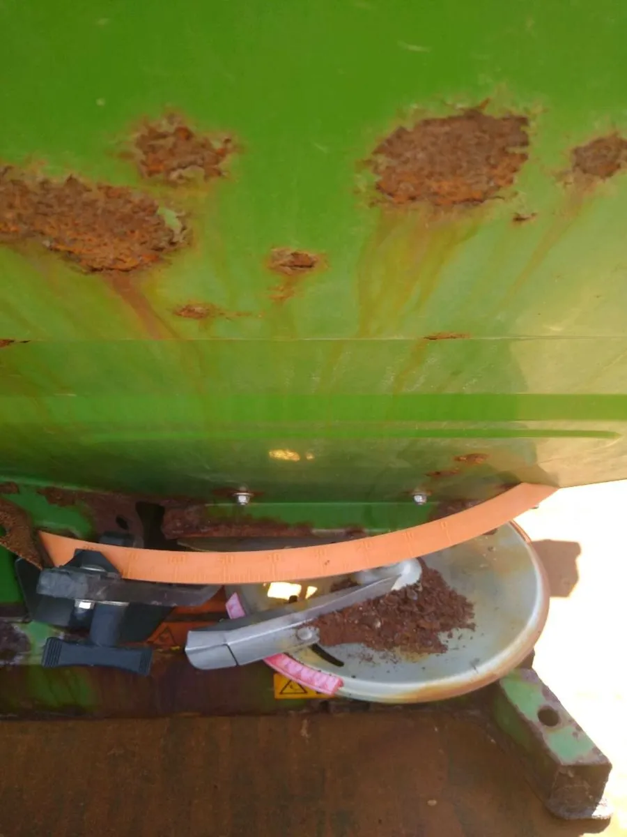 Fertilizer spreader - Image 3