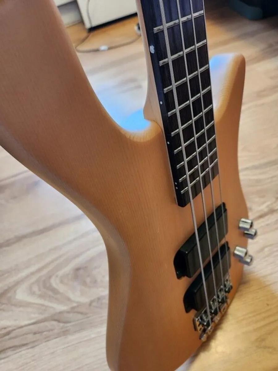 Warwick Rockbass Streamer - Image 3