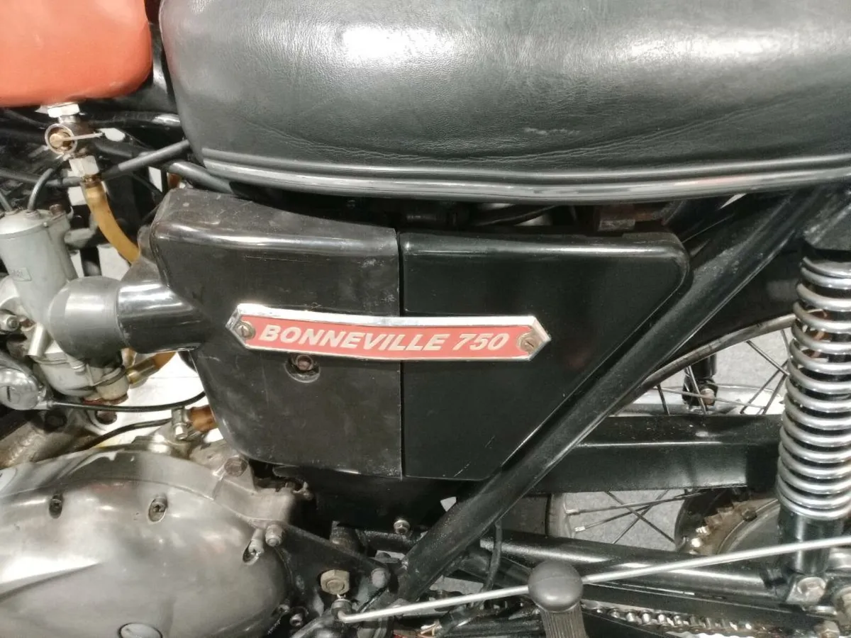Vintage 1973 Triumph Bonneville T140 - Image 2