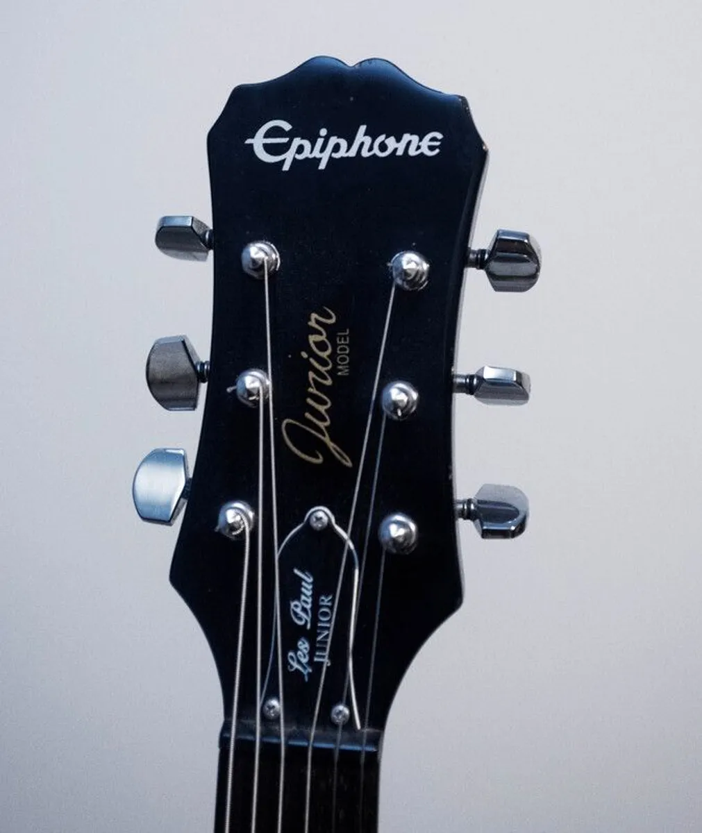 Epiphone Les Paul Junior Electric Guitar Black Gloss Finish - Image 2