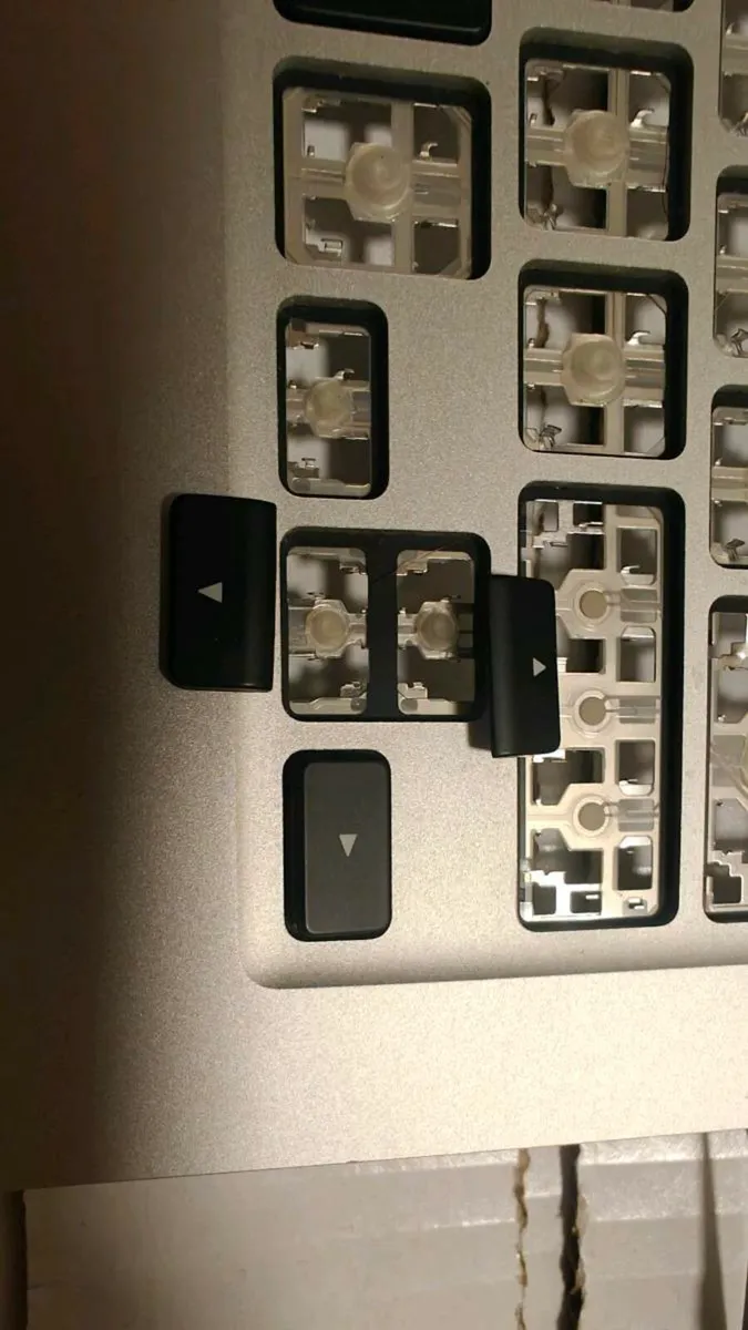 MacBook Pro Keyboard Key (1x) – Check Hinge Type! - Image 3