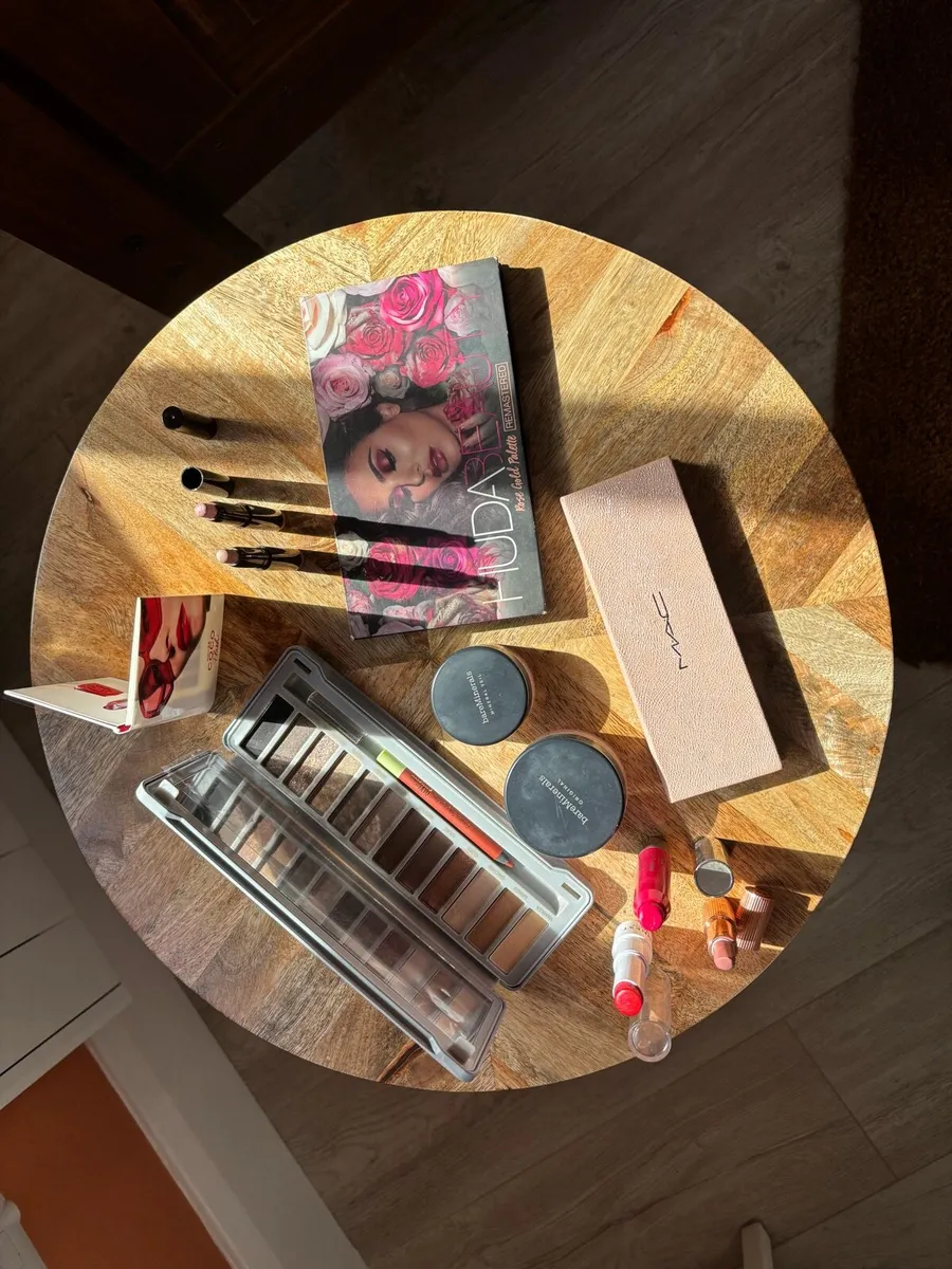 High end Make up - Image 1