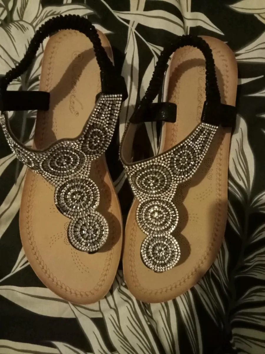 Ladies sandals size 5 - Image 1