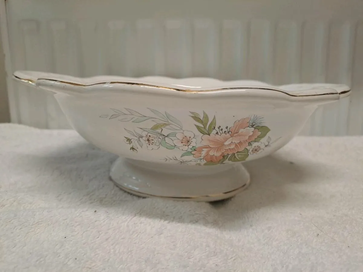 Decorative flower ceramic fruit bowl - Image 1