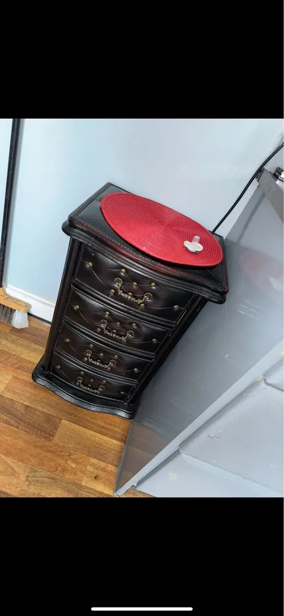 5 Piece Bedroom Set - Image 1