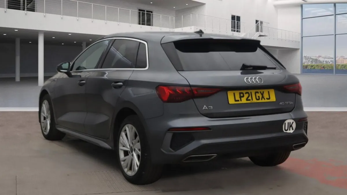 Audi A3 2021 SLINE AUTO - Image 3